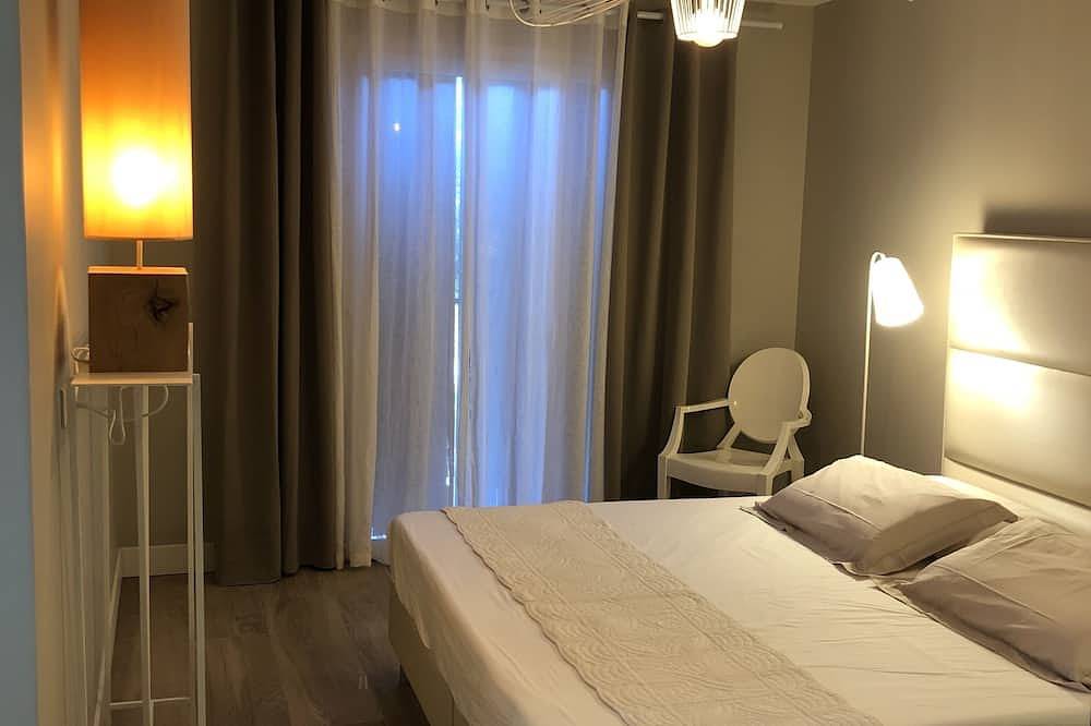 Recharge your batteries; Large house for 8 people, private pool, large grounds. in Pignan, Côte d'Améthyste