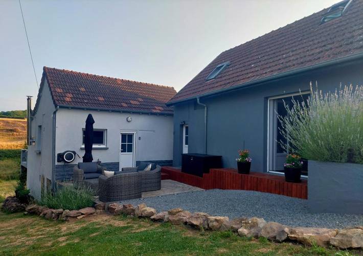 Location de vacances pour 2 personnes, avec Balcon et Terrasse ainsi que Jardin et Sauna à Saint-Aubin-en-Charollais - 2