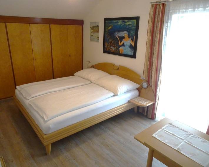 Zimmer für 3 Personen, mit Balkon und Garten, kinderfreundlich in Österreich