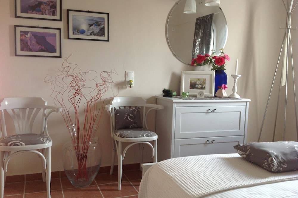 Bliss Estate, vista para o mar, junto à praia preto, Exclusive. in Monolithos, Santorini