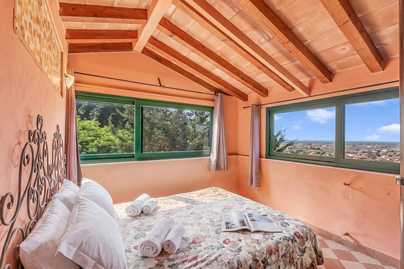 Ganze Wohnung, Appartamento Bellavista with Panoramic View over Versilia in Seravezza, Italienische Riviera