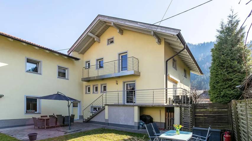 Ferienwohnung für 9 Personen, mit Garten