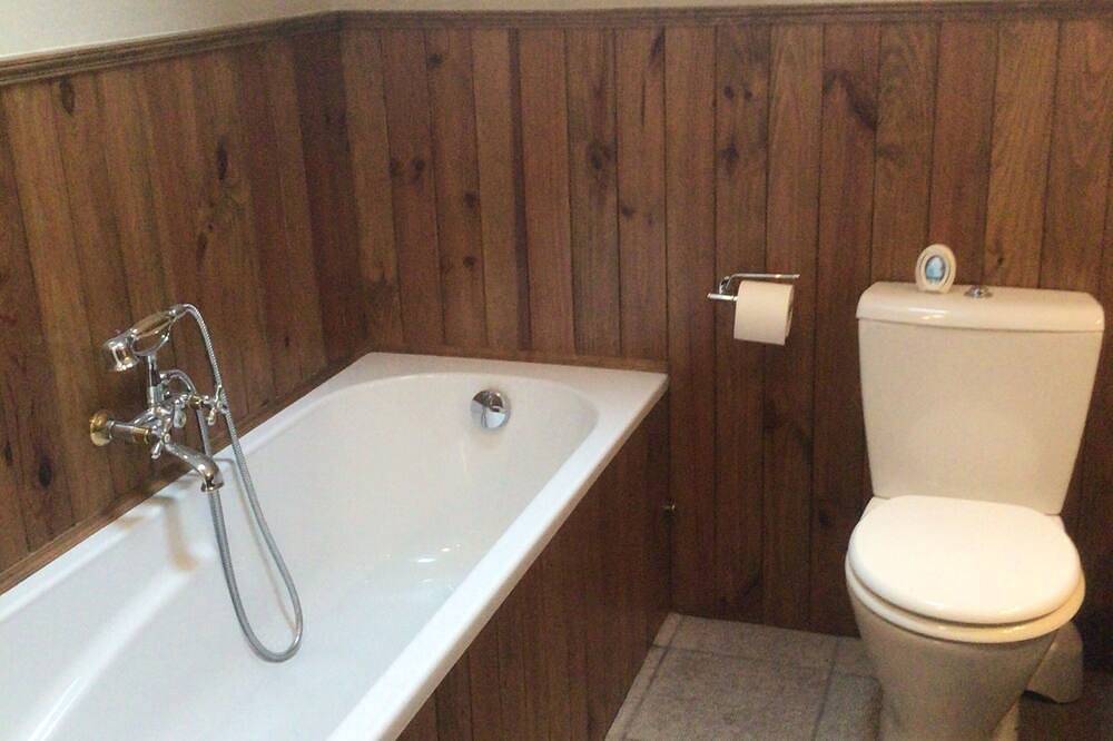 Pinabre - Rural farmhouse with great access to walking and cycling routes in Plouguenast, Côtes-d'Armor