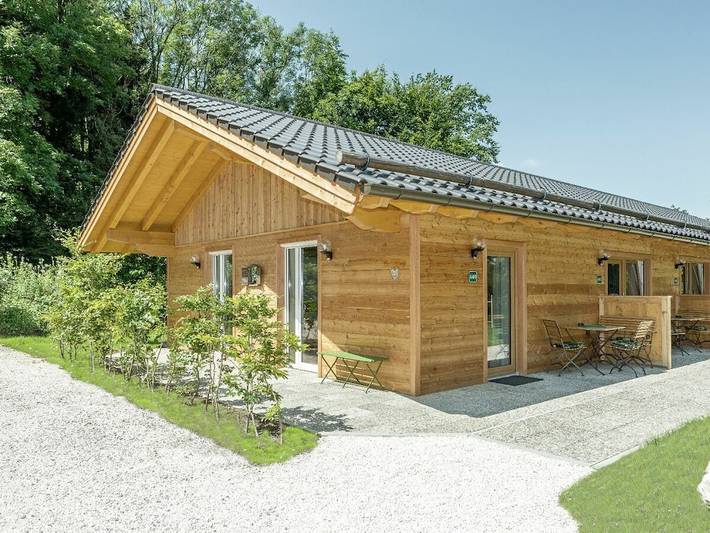 Ferienhaus für 4 Personen, mit Terrasse und Garten sowie Pool