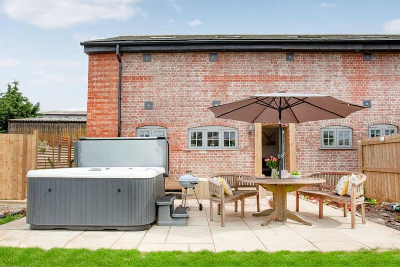 2-Bed Cottage Sleeps 4 with Hot Tub in Dunkeswell, Devon