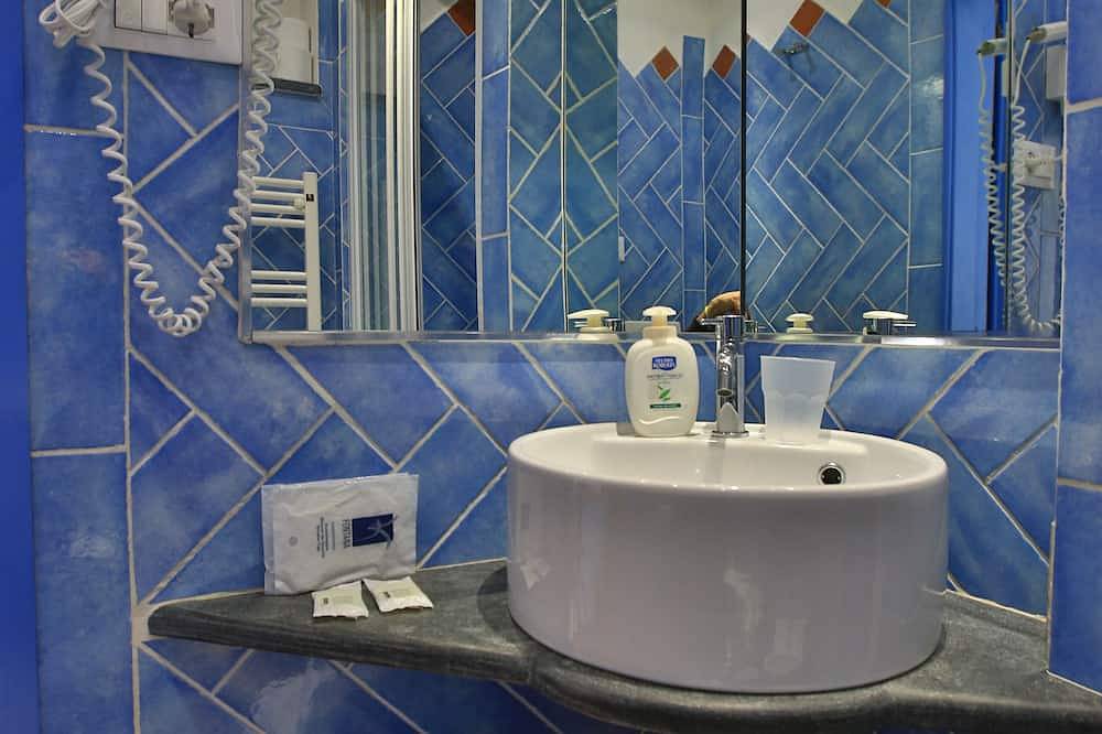 Room with private bathroom in the heart of Riomaggiore - Cinque Terre in Riomaggiore, Commune de Riomaggiore