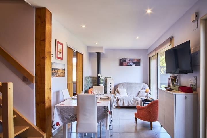 Casa de vacaciones 'Gîte Les Galets Chantants' con vistas a la montaña, terraza privada y Wi-Fi in Saint-Hilaire-du-Rosier, Isère