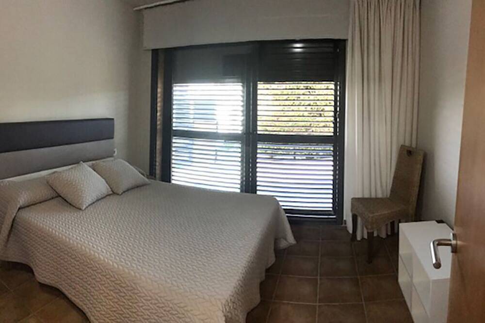 Paceful single design house with pool and garden 5min far to beaches. in Albons, Costa Brava