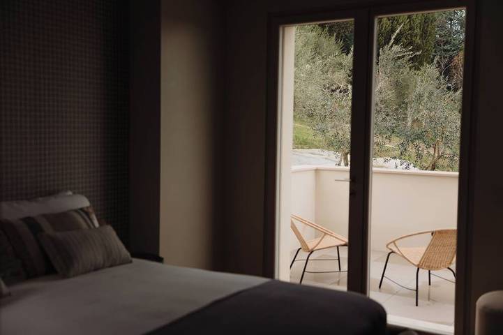 Casa O: Nestled Among Olive Trees, with a Pool and a View of the Maiella in Spoltore, Province de Pescara