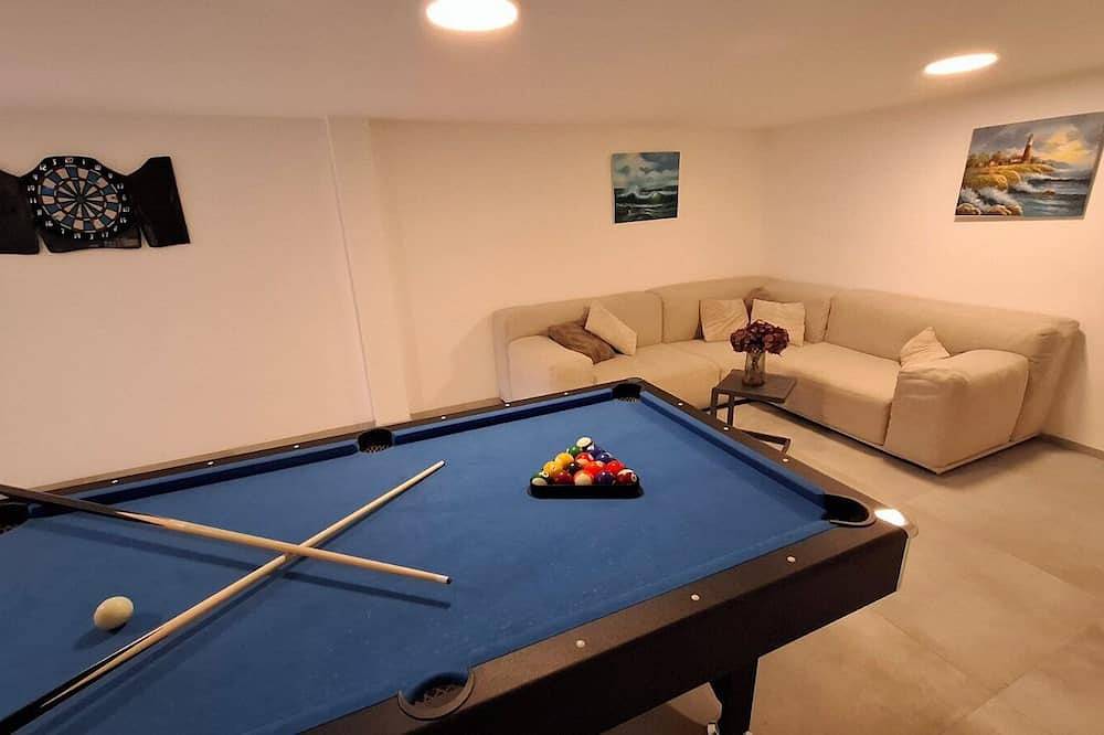 Villa Faro - New dream house, heated pool, games room, bbq, near beaches, Istria in Umag, Umag Region