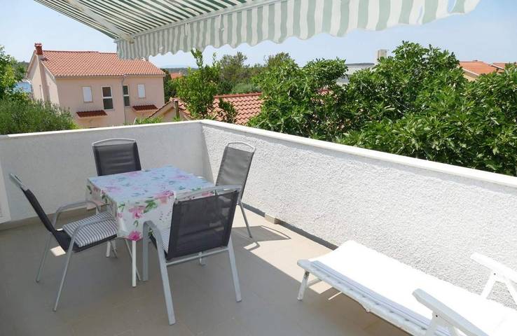 Appartamento per 3 persone, con balcone/terrazza a Rab