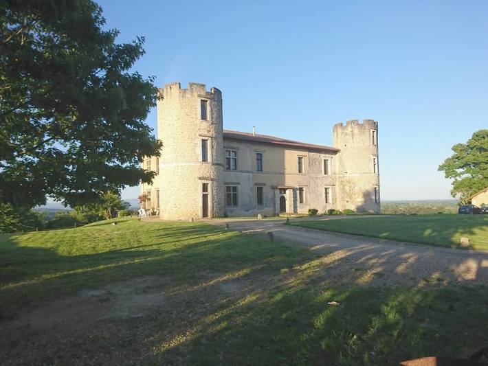 Location de vacances pour 14 personnes, avec vue et jardin, adapté aux familles à Saint-Martin-de-Hinx