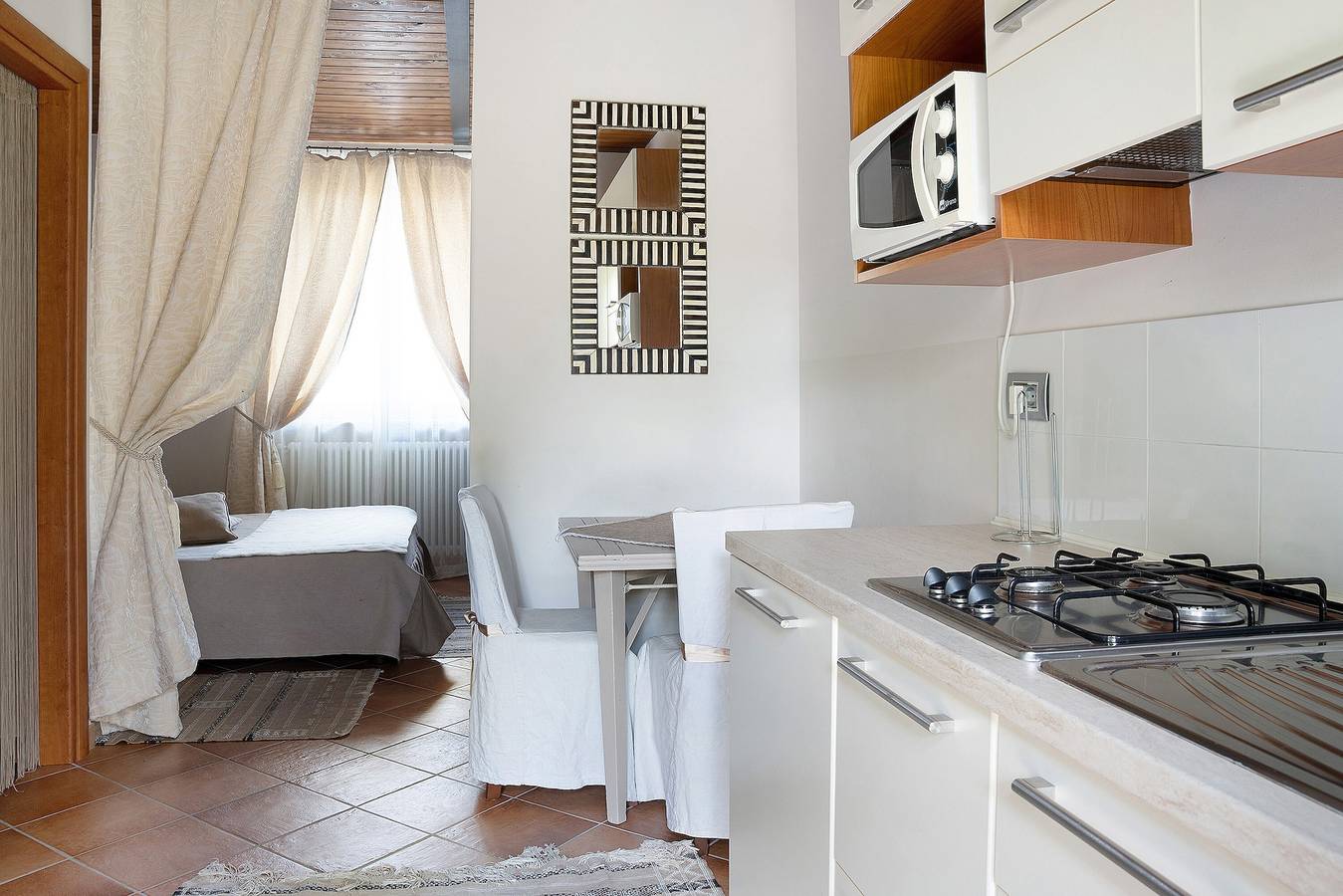 Ganze Wohnung, Ferienhaus 'La Corte di Langa Alloggio Quarzo' mit Gemeinschaftspool und Wlan in Cerreto Langhe, Langhe