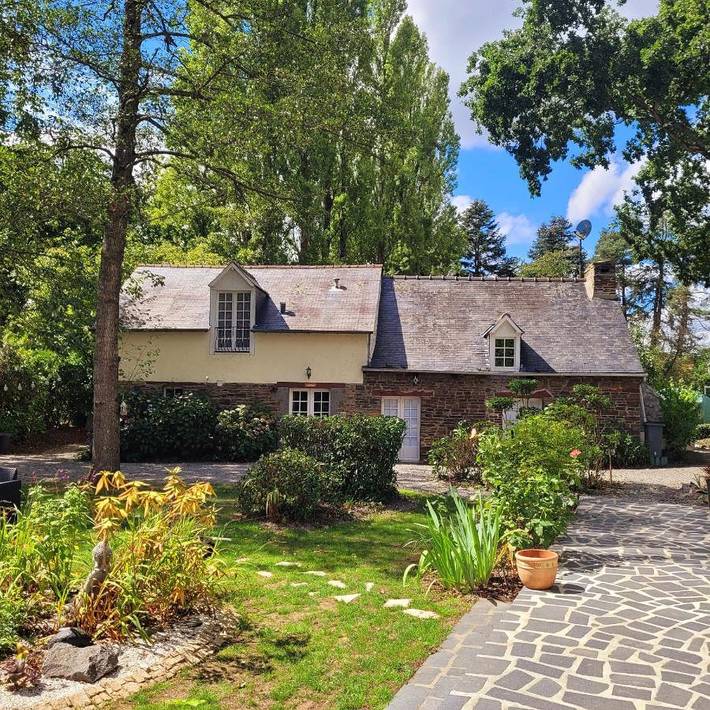 Gîte pour 6 personnes, avec jardin et vue à Pleugueneuc