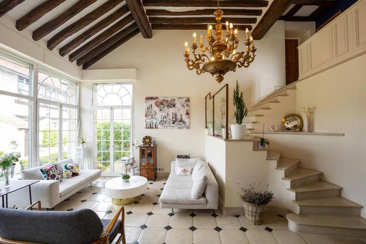 Gîte pour 25 personnes, avec Balcon et Terrasse ainsi que Jardin et Piscine à La Chapelle-la-Reine