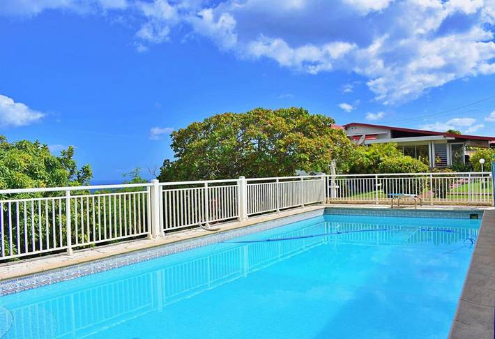 Location de vacances pour 2 personnes, avec vue et terrasse ainsi que jardin et piscine dans Bellefontaine (Martinique) - 2