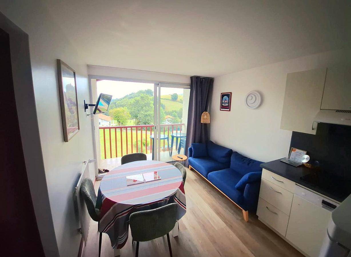 Appartement entier, Echalar Piscine Vue Montagnes in Souraïde, Région de Bayonne