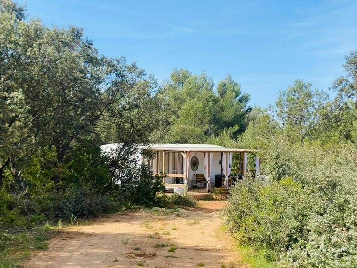 Mobil home pour 2 personnes, avec vue ainsi que jardin et terrasse à Jouques - 4