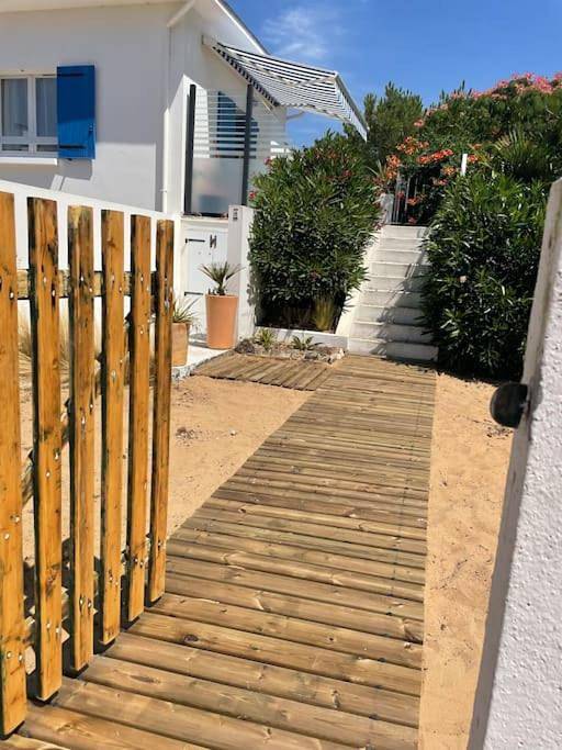 Gîte pour 5 personnes, avec Terrasse ainsi que Jardin et Vue sur le lac dans Plage du Phare (La Tranche-sur-Mer) - 2
