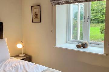 Log Cabin for 2 People in Leeds, West Yorkshire, Photo 1