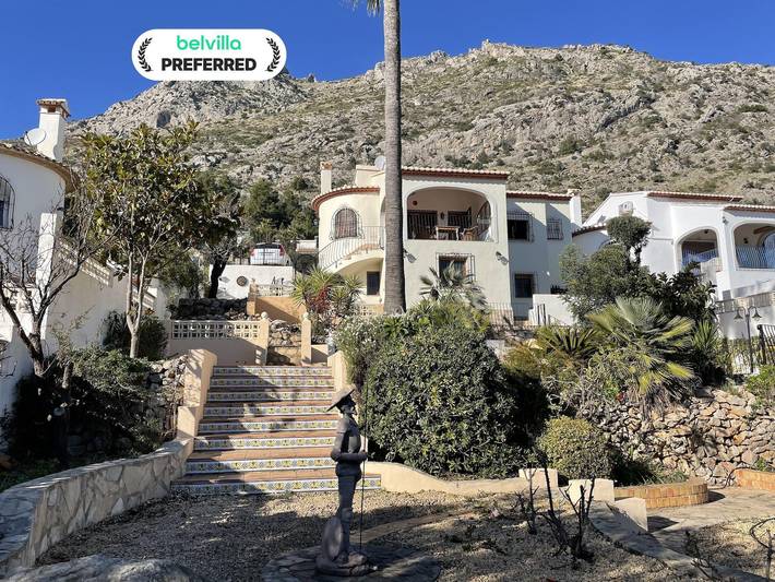 Cheap villa for 4 people, with pool and garden as well as balcony, child-friendly in Benigembla