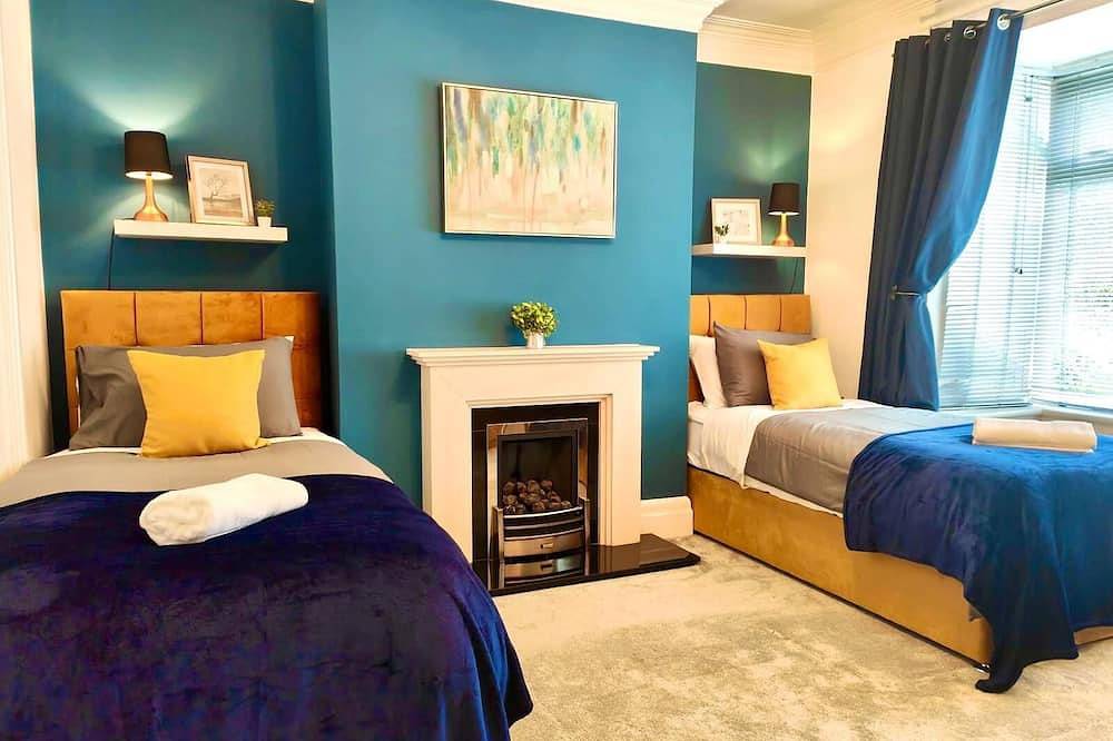 4Br Free Parking Wi-Fi Wakefield, Long Stays, close to Pinderfields Hospital in Wakefield, West Yorkshire