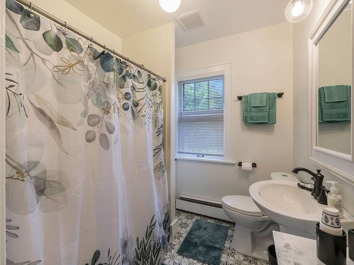 Vacation rental for 17 people, with yard and terrace as well as sauna and hot tub, with pets in Ann Arbor
