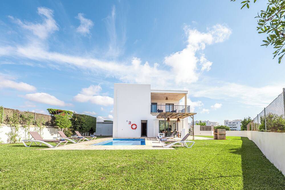 Elegant and modern detached villa with a pool in Cala d'Or, Santanyí