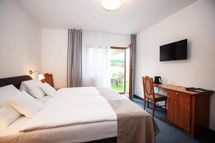 Ferienhaus für 6 Personen, mit Terrasse und Garten in Cheb