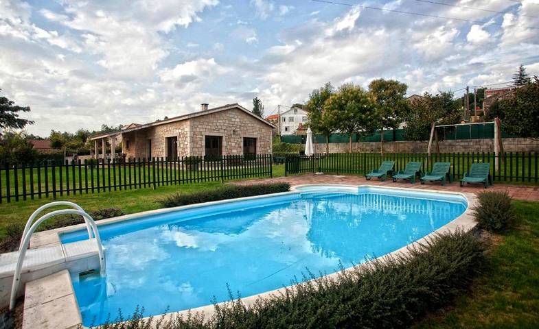 Location de vacances pour 10 personnes, avec piscine ainsi que jardin et vue à Ames - 2