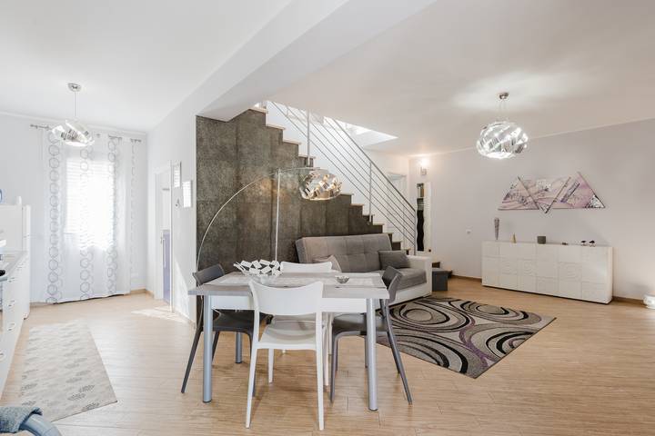 Villa 'Baronehome' con Vista Montagna, Giardino Privato e Aria Condizionata in Castellammare del Golfo, Provincia di Trapani