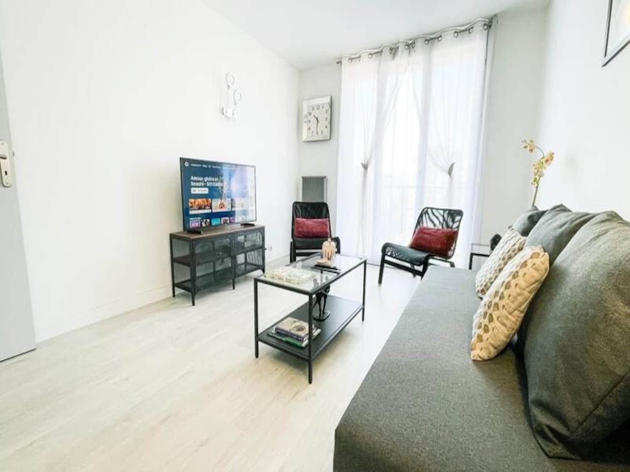 Entire apartment, Holiday apartment for 6 people with balcony in L'Isère, Isère