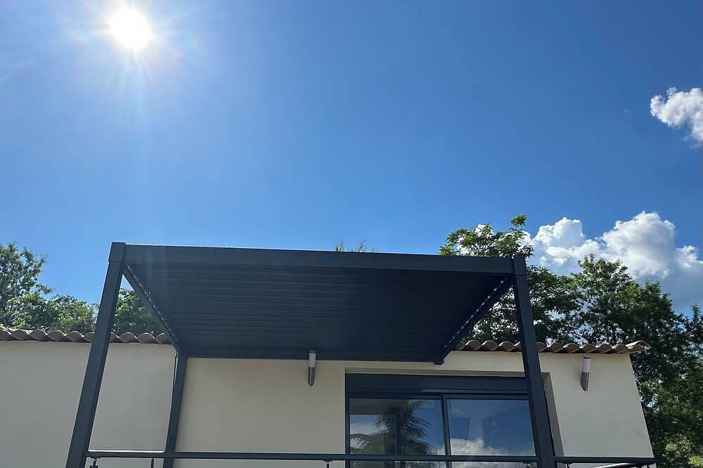 Entire apartment, Studio in the South of France, 5 minutes from Uzès in Saint Quentin la Poterie in Saint-Quentin-la-Poterie, Nimes region
