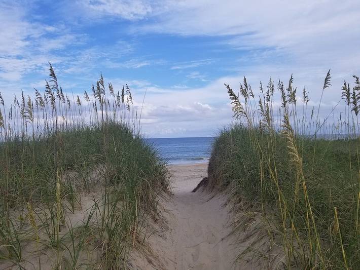 Vacation rental for 6 people, with pool and yard as well as sauna and hot tub in Kill Devil Hills