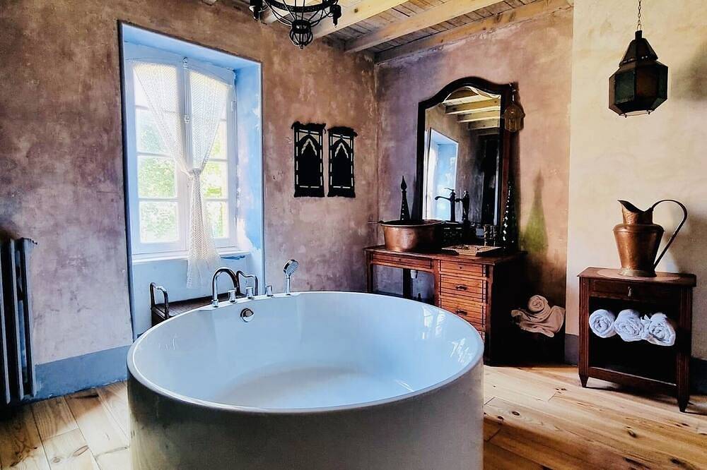 Stunning French house with chic  luxury vibe - 5 bedroom / sleeps 8 in Saissac, Région de Carcassonne