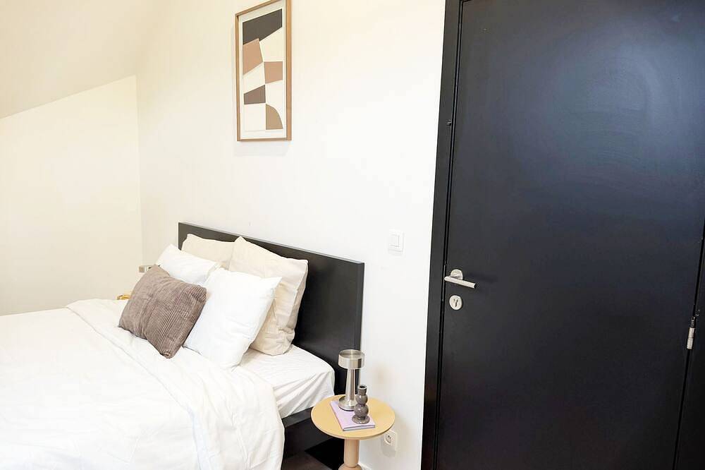 Entire apartment, Central Ghent | Stylish Private Room in Shared Apartment with High-Speed Wi-Fi in Ghent, East Flanders