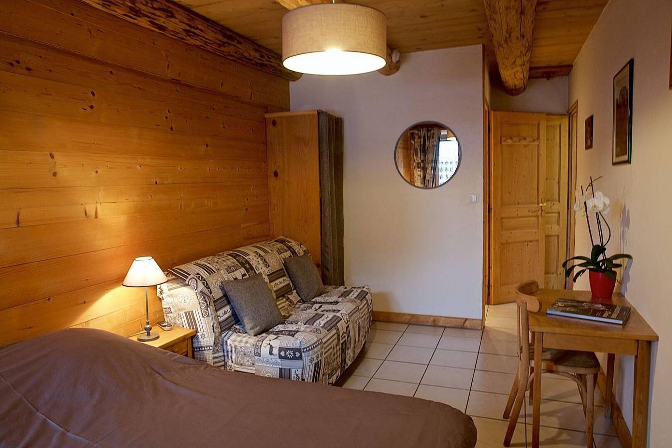 Chambre d’hôtes « La Ferme Du Mont Blanc - Vallot » avec vue sur la montagne in Combloux, Pays du Mont-Blanc