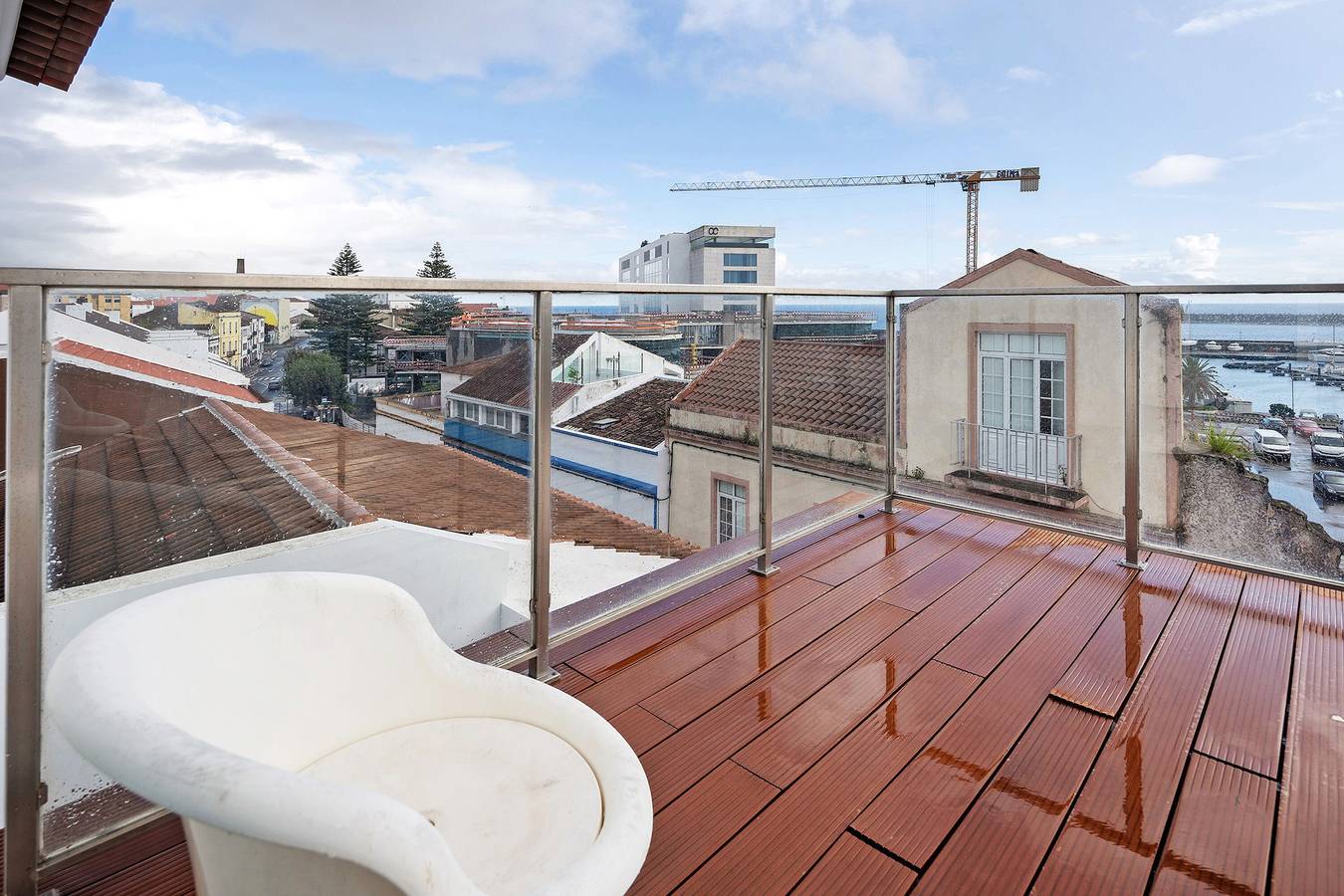 Appartement entier, Appartement 'Flor Do Mar House' avec vue sur la mer, terrasse privée et Wi-Fi in São Miguel Island, Ponta Delgada