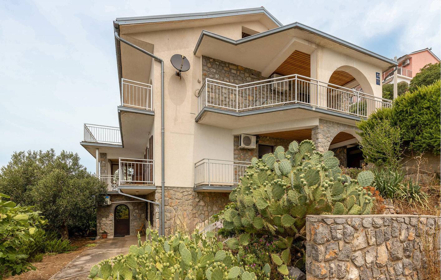 Ganze Ferienwohnung, Ferienwohnung für 4 Personen mit Terrasse in Sveti Juraj, Naturpark Velebit
