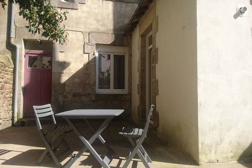 Appartement entier, Agréable studio tout confort avec cour privative in Lorient, Côte des Mégalithes
