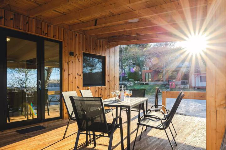 Camping per 4 persone, con piscina e giardino a Zara