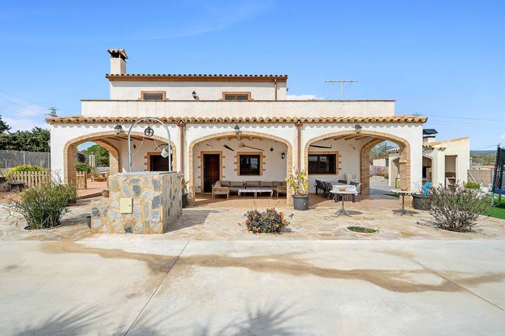 Casa de vacaciones 'Mas Del Vedell' con piscina privada, Wi-Fi y aire acondicionado in La Ampolla, Delta del Ebro