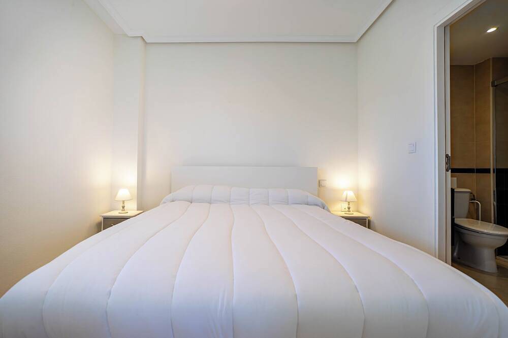 Apartamento inteiro, Apt. for 5 people with swimming pool, terrace, Ac, Wifi and free parking in Cabanes, Costa del Azahar