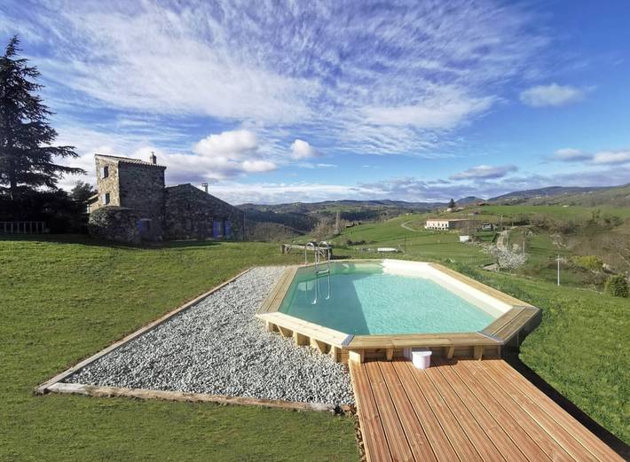 Gîte pour 6 personnes, avec jardin ainsi que piscine et terrasse