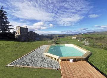 Gîte pour 6 personnes, avec jardin ainsi que terrasse et piscine à Saint-Barthélemy-le-Plain