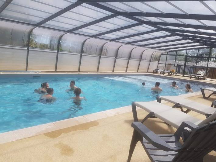 Mobil home pour 4 personnes, avec bassin pour enfant à Baye