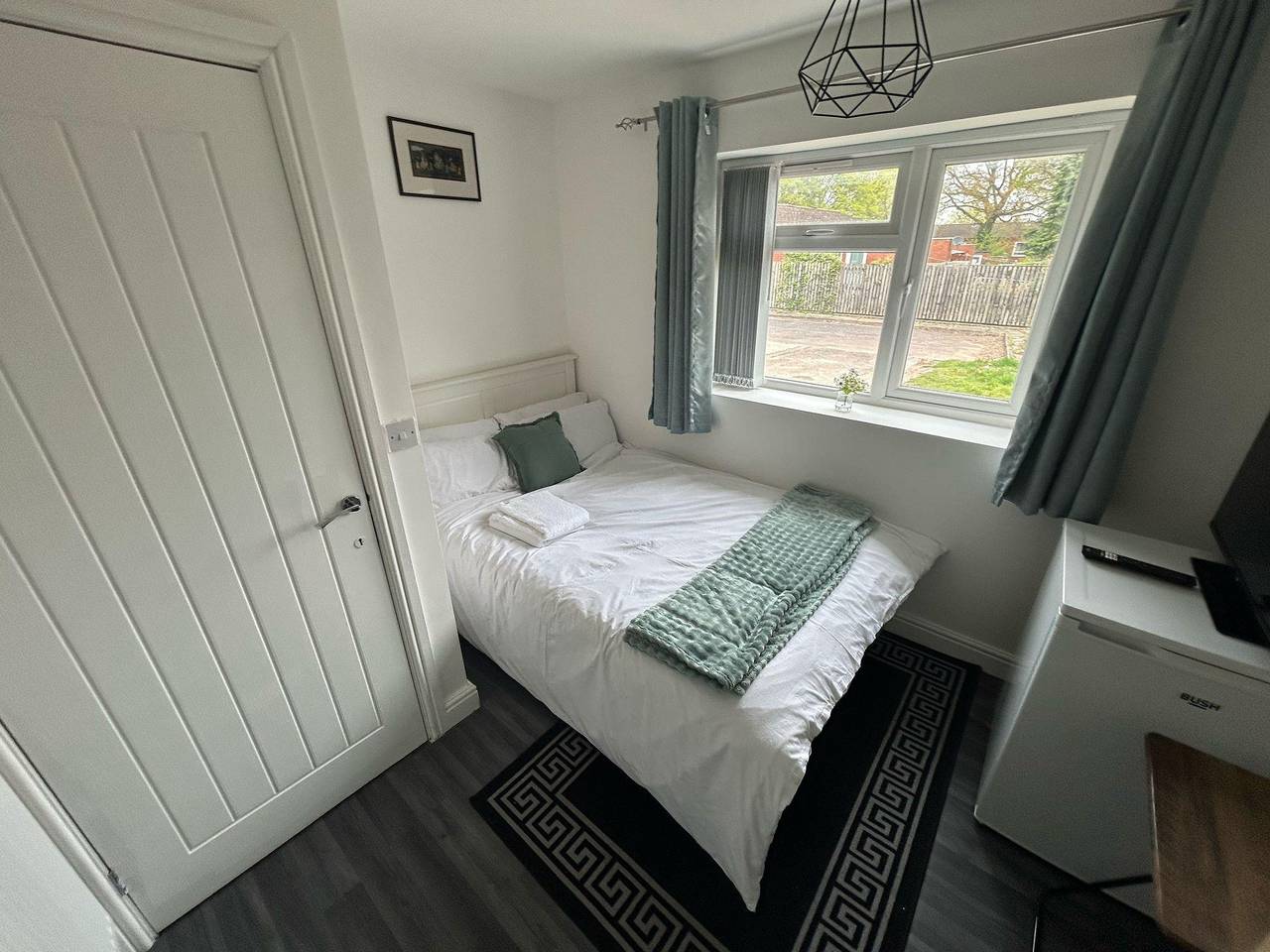 Entire studio, Private Room, Sleeps 2 with Ensuite & Parking in Birmingham, Birmingham Area