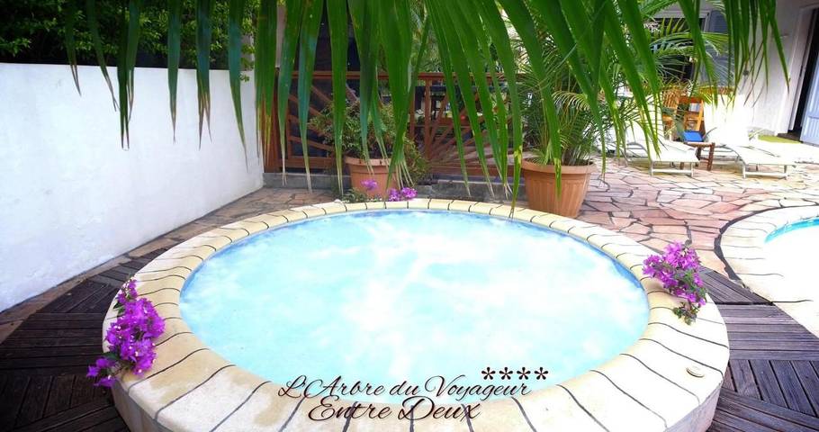 Location de vacances pour 14 personnes, avec jacuzzi et piscine ainsi que jardin et bassin pour enfant, animaux acceptés à Entre-Deux - 4