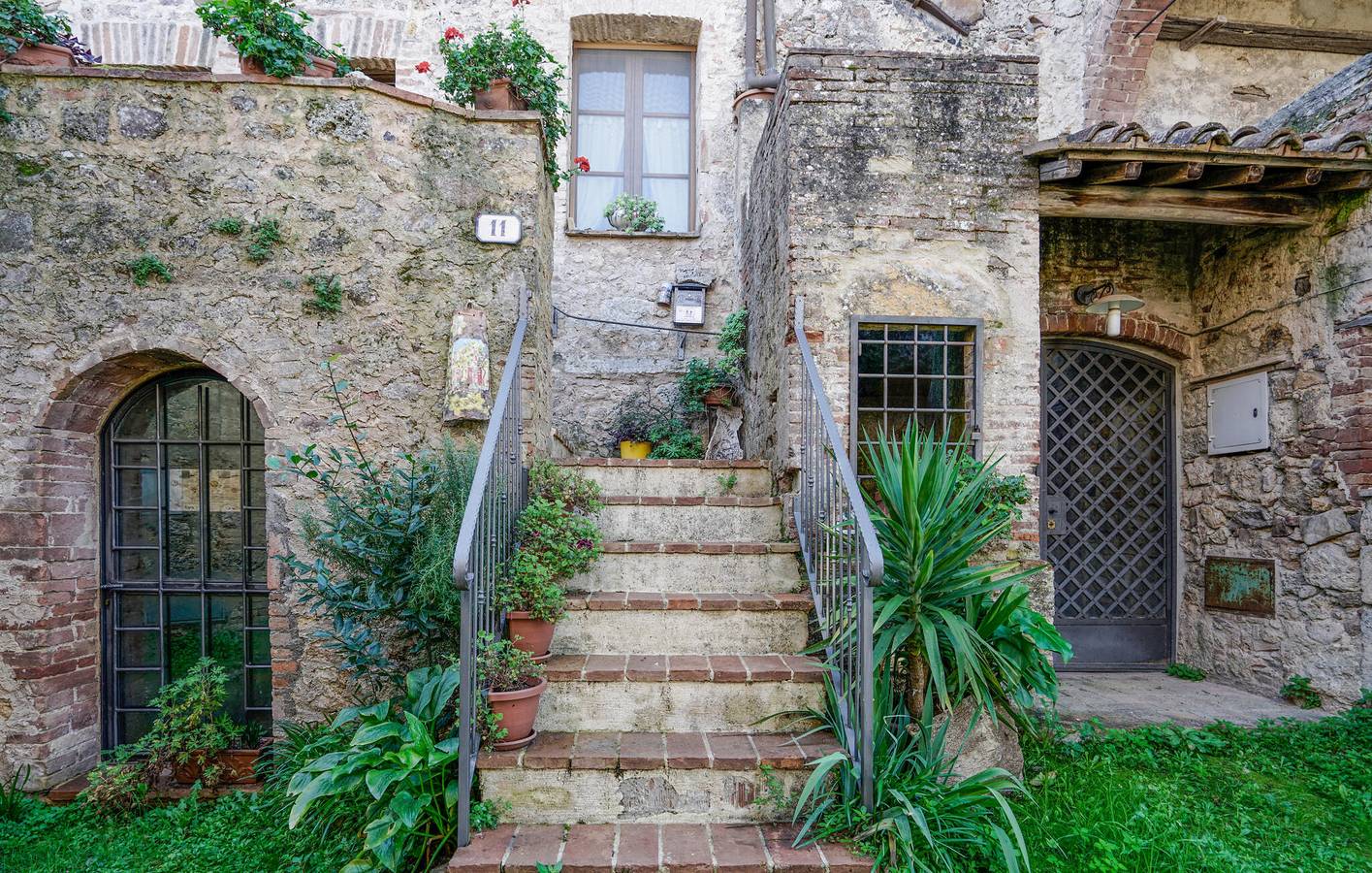 Geheel vakantieappartement, Riverside Escape met WiFi en parkeerplaats in Monticiano, Provincie Siena