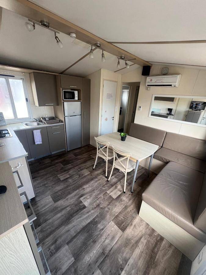 Les mobil homes de Noly Tv Clim 6places 1 place adulte offerte pour la réserve africaine sigean in Port-la-Nouvelle, Côte méditerranéenne (France)